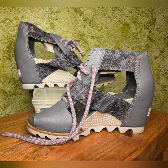 Sorel "Joanie" Gray Lace Up Leather/Canvas Wedge Sandals - Picture 2 of 10